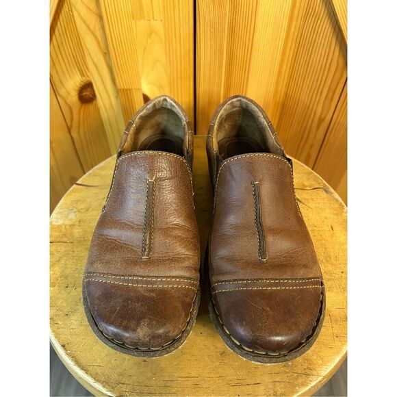 BORN Women's Distressed BROWN LEATHER Slip On CASUAL Moc Cushioned SZ US 7.5 - Picture 2 of 9